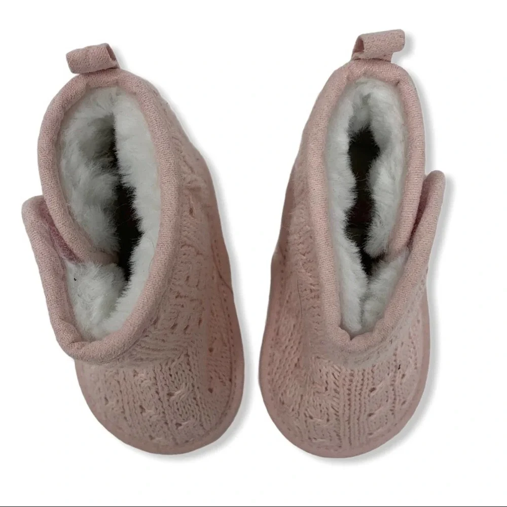 Pink cable knit booties faux‎ fur lined 0-3 month